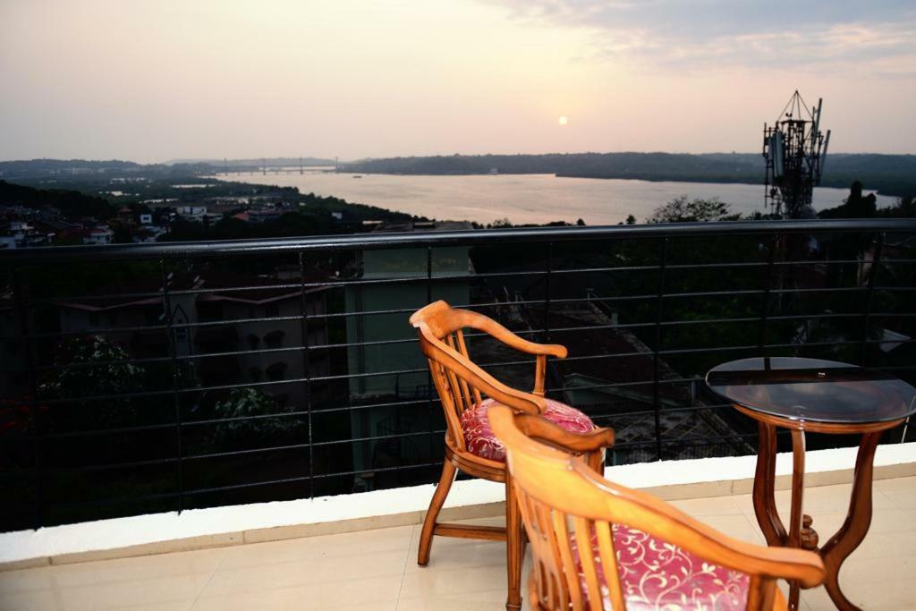 3 Bhk Apartment With River View Panaji Eksteriør bilde